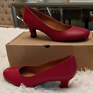 New Array Flatter Vibrant Red Heel Leather Classic Pump Shoes Size 9.5